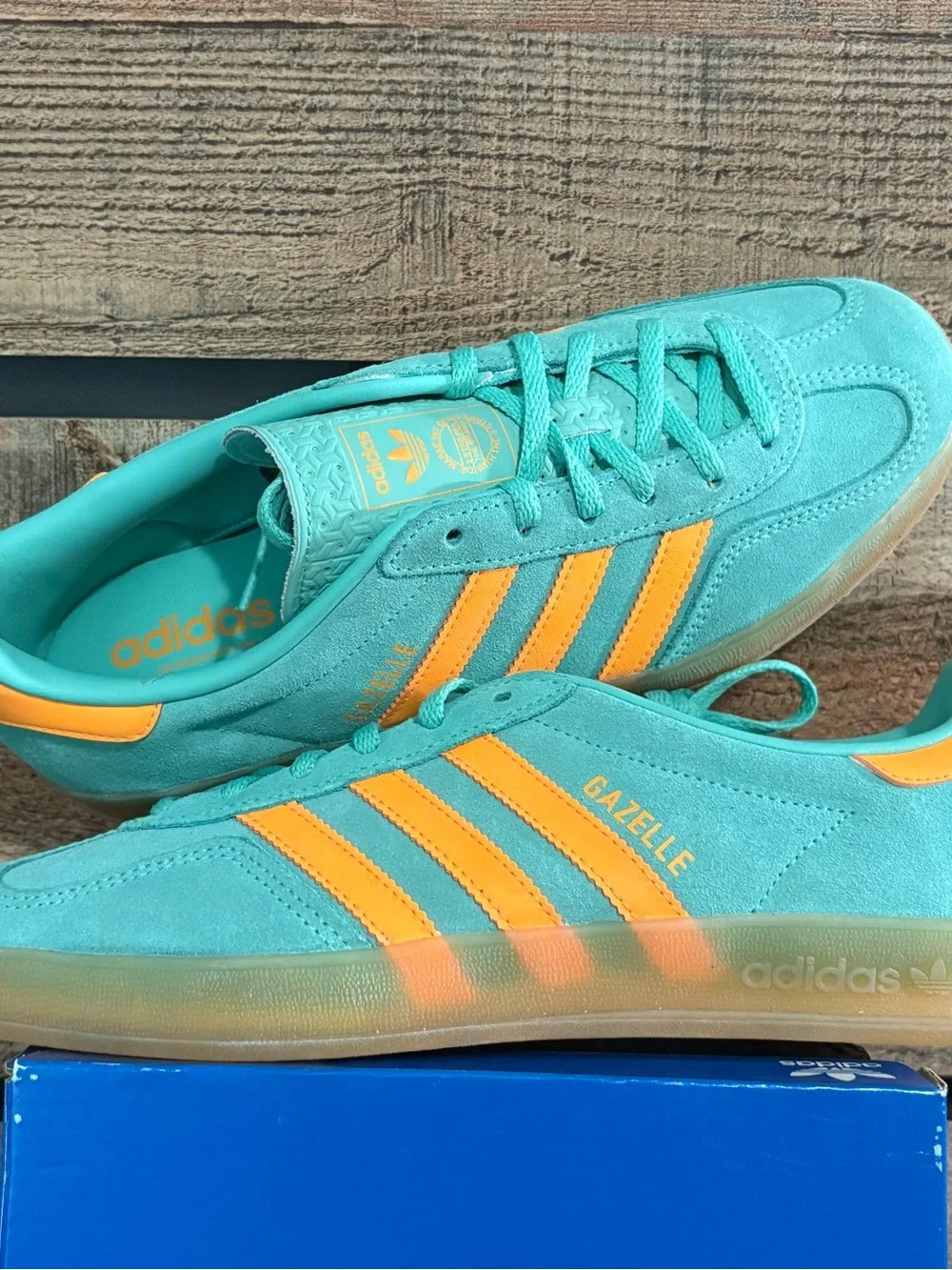 adidas Gazelle Teal and Orange Suede shoes. Unisex style and colors. Women’s 9